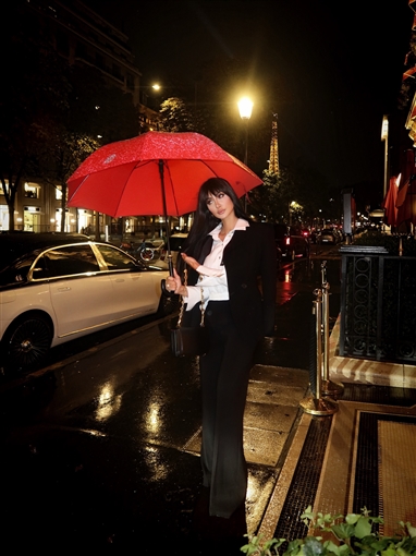 نور الغندور ببدلة من Elisabetta Franchi في أحدث جلسة تصوير بباريس العالم ملكي