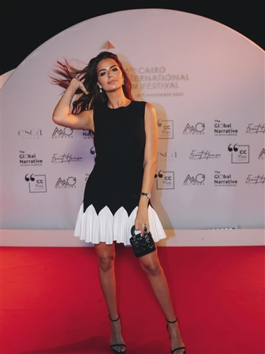 هنادي مهنا بإطلالة أنيقة في حفل تابع لمهرجان القاهرة السينمائي