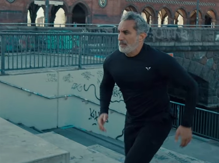 فيديو - باسم يوسف في برومو لقائه مع الإعلامي أحمد سالم في كلمة أخيرة : بيقولوا لما تبقى كوميديان شغلانة جامدة