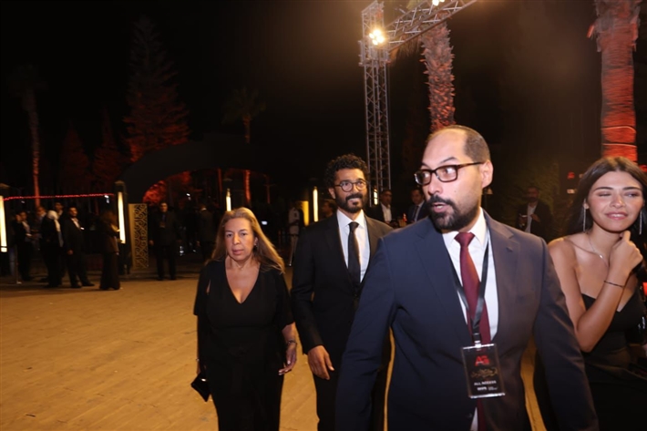 يسرا ومحمود حميدة ورامي إمام ومدحت العدل وخالد النبوي ونجوم الفن في عرض أم كلثوم 