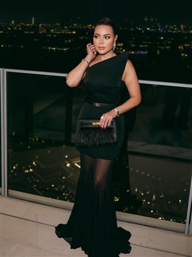 أسما إبراهيم تخطف الأنظار بإطلالة سوداء فاخرة في افتتاح مطعم Carbone بدبي