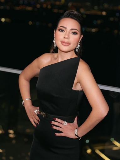 أسما إبراهيم تخطف الأنظار بإطلالة سوداء فاخرة في افتتاح مطعم Carbone بدبي