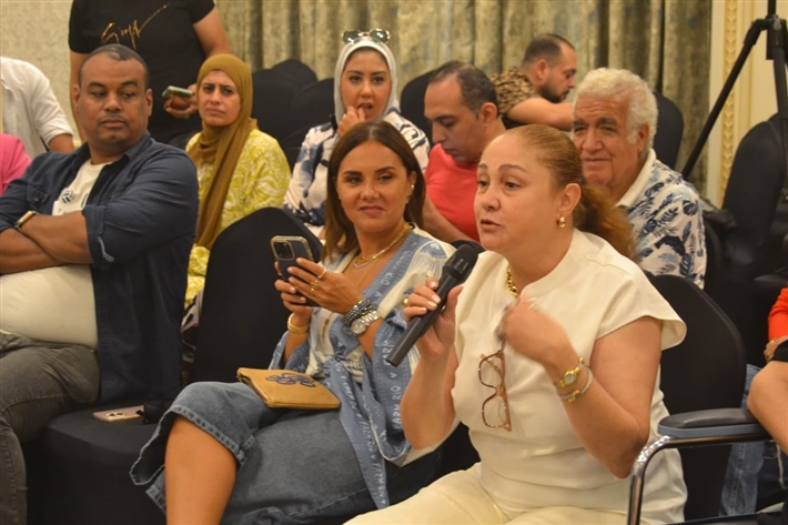 إيمان جمجوم ابنة فيروز الطفلة المعجزة : أنور وجدي احتكرها وكانت أم حازمة وفيلم دهب أحب أعمالها