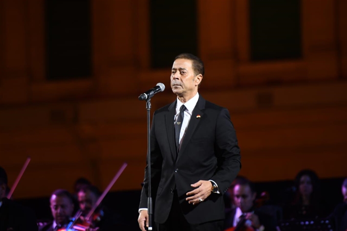 مدحت صالح يفتتح حفل قصر عابدين بـ ولا تسوى دموع و جاى على نفسك 