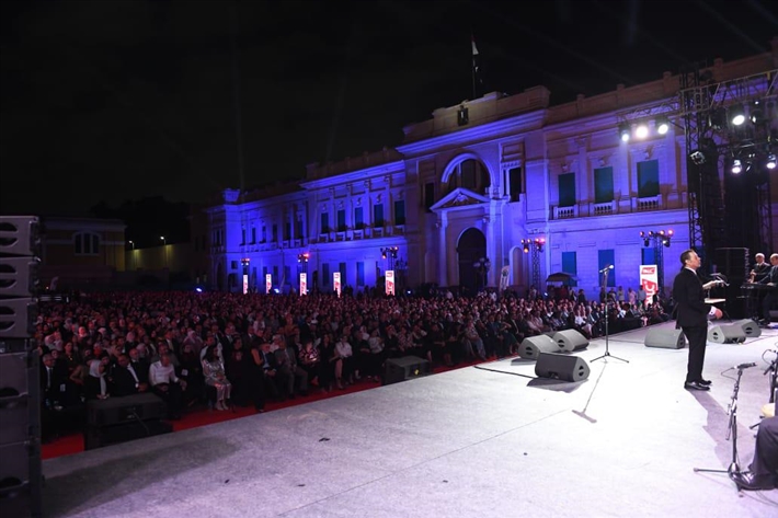 مدحت صالح يفتتح حفل قصر عابدين بـ ولا تسوى دموع و جاى على نفسك 