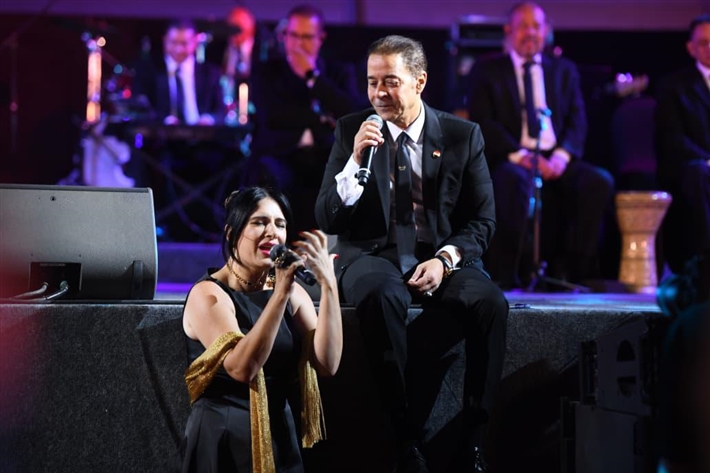 مدحت صالح يفتتح حفل قصر عابدين بـ ولا تسوى دموع و جاى على نفسك 