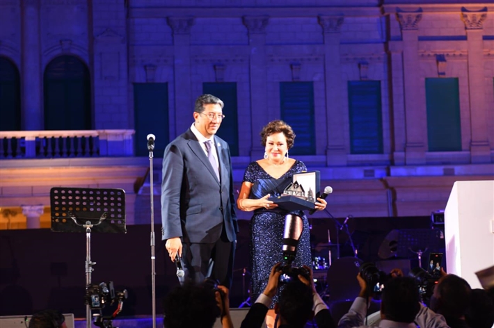 مدحت صالح يفتتح حفل قصر عابدين بـ ولا تسوى دموع و جاى على نفسك 