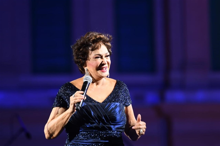 مدحت صالح يفتتح حفل قصر عابدين بـ ولا تسوى دموع و جاى على نفسك 