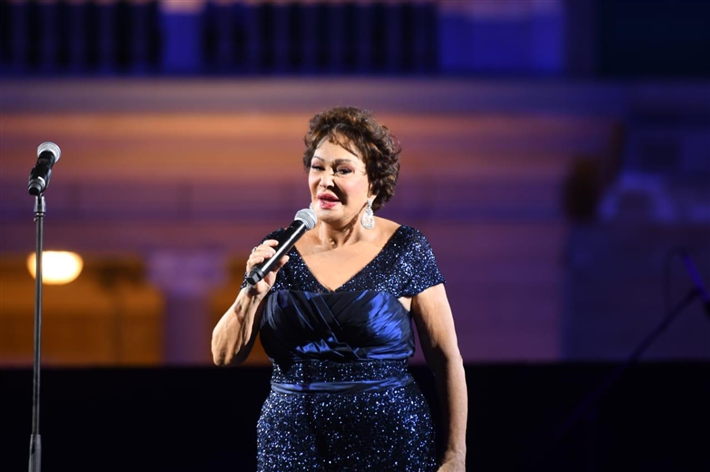 مدحت صالح يفتتح حفل قصر عابدين بـ ولا تسوى دموع و جاى على نفسك 