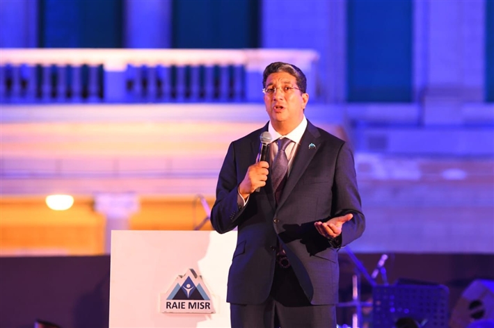 مدحت صالح يفتتح حفل قصر عابدين بـ ولا تسوى دموع و جاى على نفسك 