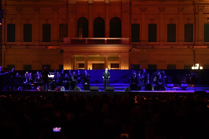 مدحت صالح يفتتح حفل قصر عابدين بـ ولا تسوى دموع و جاى على نفسك 