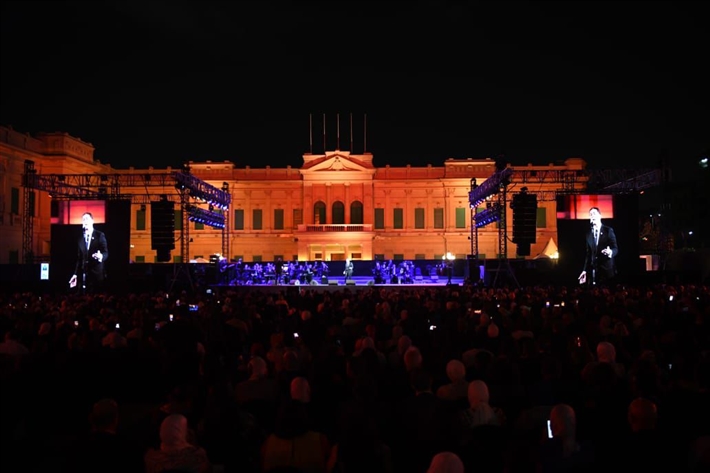 مدحت صالح يفتتح حفل قصر عابدين بـ ولا تسوى دموع و جاى على نفسك 