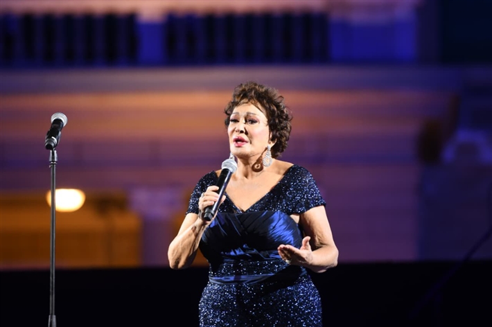 مدحت صالح يفتتح حفل قصر عابدين بـ ولا تسوى دموع و جاى على نفسك 