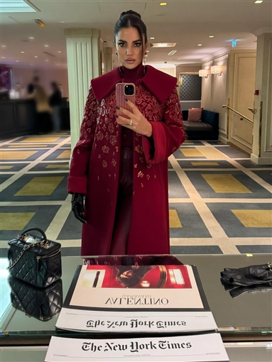 درة بإطلالة تبرز رشاقتها في أسبوع باريس للموضة