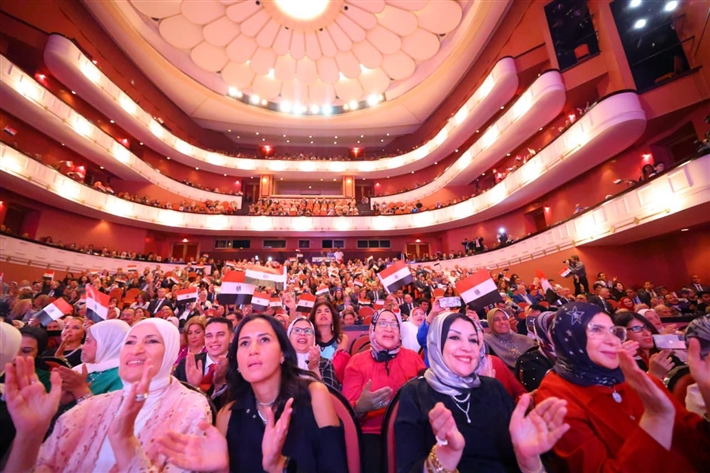 صور - محمد ثروت يشعل مسرح الأوبرا في احتفالية نصر أكتوبر بمشاركة محمد الحلو وهاني شاكر