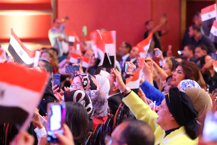 صور - محمد ثروت يشعل مسرح الأوبرا في احتفالية نصر أكتوبر بمشاركة محمد الحلو وهاني شاكر