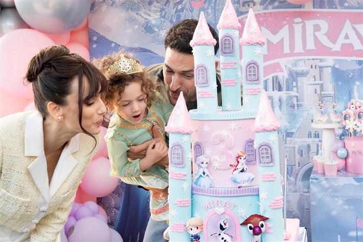 مراد يلدريم يحتفل بعيد ميلاد ابنته ستيتش وإلسا زينا المكان