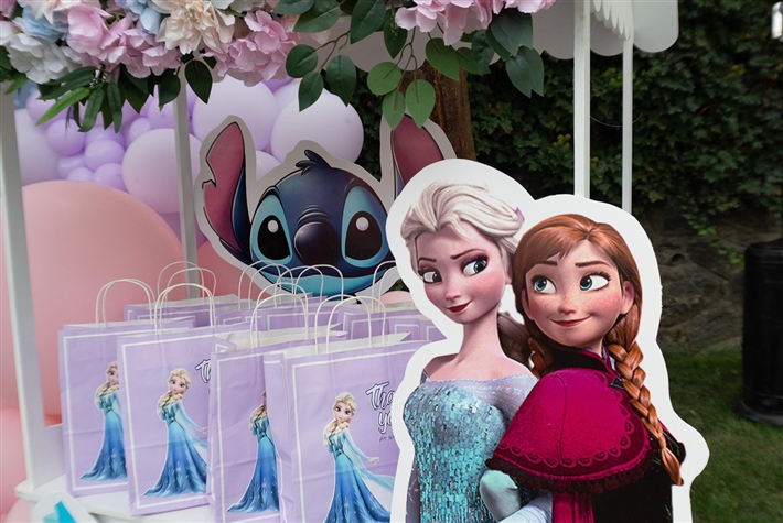 مراد يلدريم يحتفل بعيد ميلاد ابنته ستيتش وإلسا زينا المكان