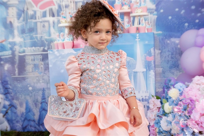 مراد يلدريم يحتفل بعيد ميلاد ابنته ستيتش وإلسا زينا المكان