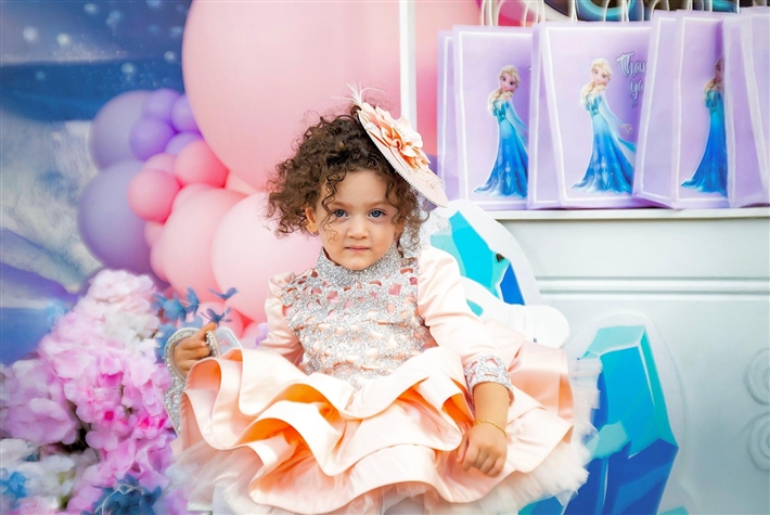 مراد يلدريم يحتفل بعيد ميلاد ابنته ستيتش وإلسا زينا المكان