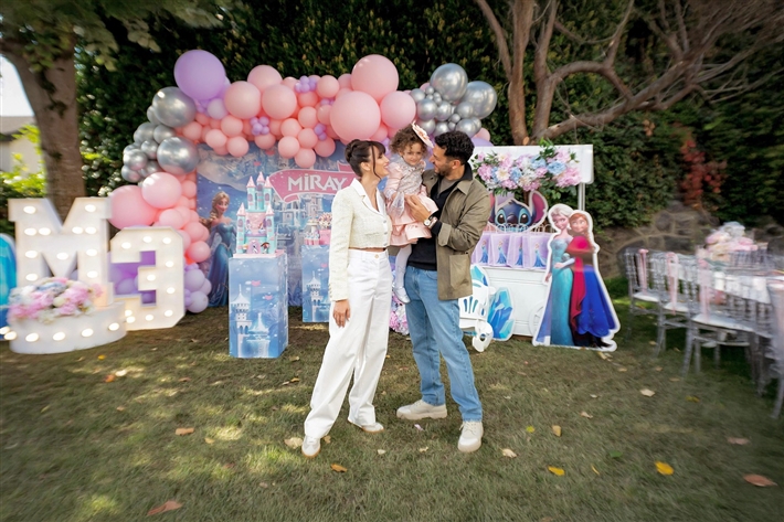 مراد يلدريم يحتفل بعيد ميلاد ابنته ستيتش وإلسا زينا المكان