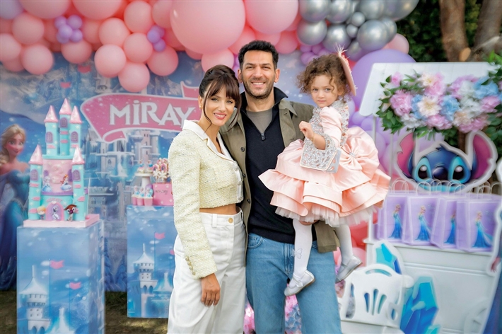 مراد يلدريم يحتفل بعيد ميلاد ابنته ستيتش وإلسا زينا المكان