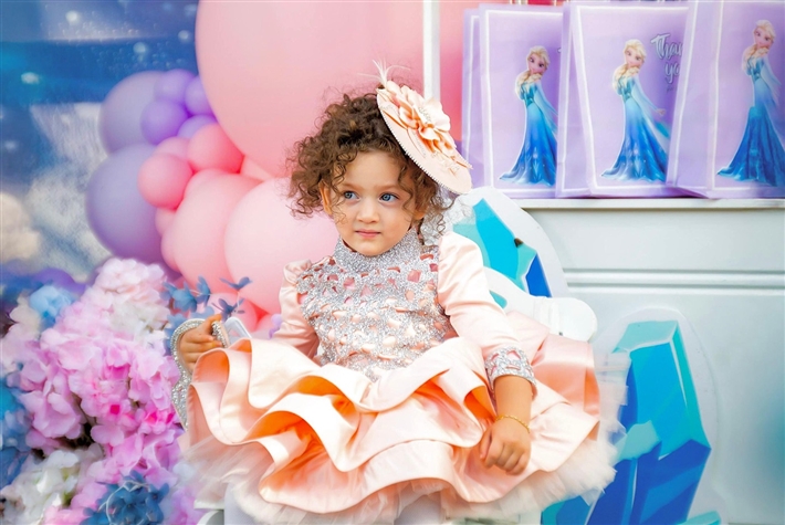 مراد يلدريم يحتفل بعيد ميلاد ابنته ستيتش وإلسا زينا المكان