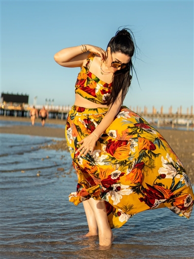 عبير صبري تودع الصيف بجلسة تصوير في بحر الغردقة