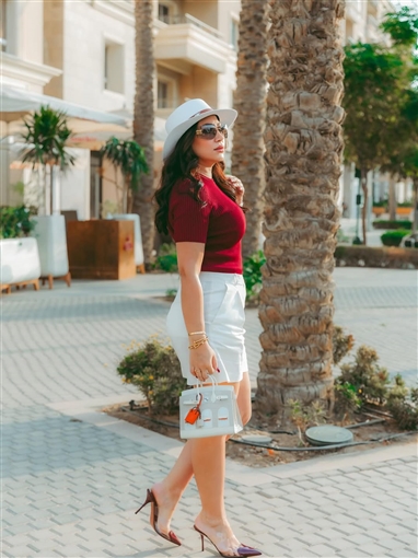 بوسي بإطلالة صيفية كاجوال في أحدث جلسة تصوير