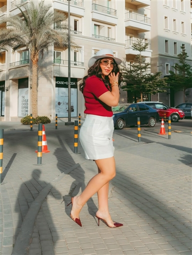 بوسي بإطلالة صيفية كاجوال في أحدث جلسة تصوير