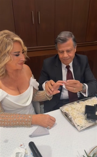 يسرا وحسين فهمي وإلهام شاهين ودينا من بينهم النجوم في عقد قران إيناس الدغيدي