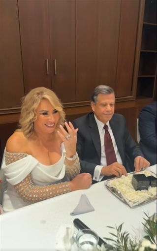 يسرا وحسين فهمي وإلهام شاهين ودينا من بينهم النجوم في عقد قران إيناس الدغيدي