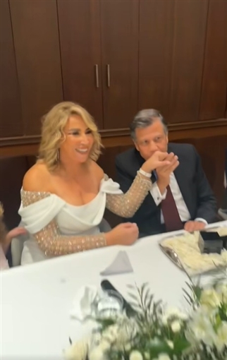 يسرا وحسين فهمي وإلهام شاهين ودينا من بينهم النجوم في عقد قران إيناس الدغيدي