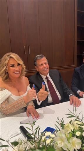 يسرا وحسين فهمي وإلهام شاهين ودينا من بينهم النجوم في عقد قران إيناس الدغيدي