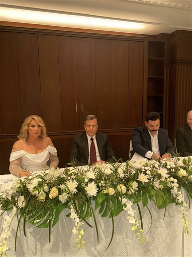 يسرا وحسين فهمي وإلهام شاهين ودينا من بينهم النجوم في عقد قران إيناس الدغيدي