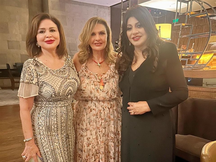 يسرا وحسين فهمي وإلهام شاهين ودينا من بينهم النجوم في عقد قران إيناس الدغيدي