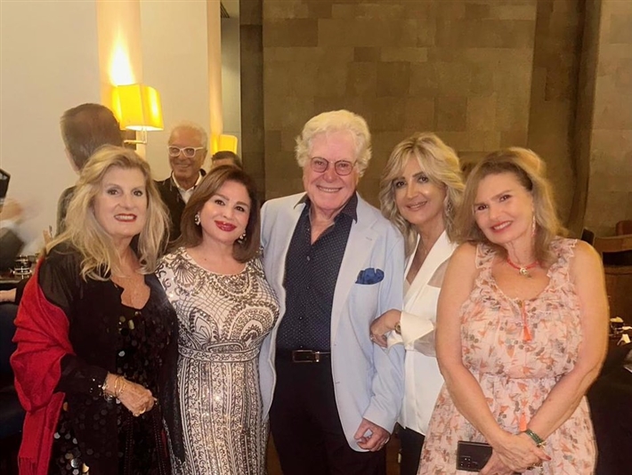 يسرا وحسين فهمي وإلهام شاهين ودينا من بينهم النجوم في عقد قران إيناس الدغيدي