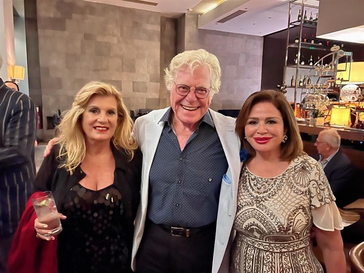 يسرا وحسين فهمي وإلهام شاهين ودينا من بينهم النجوم في عقد قران إيناس الدغيدي