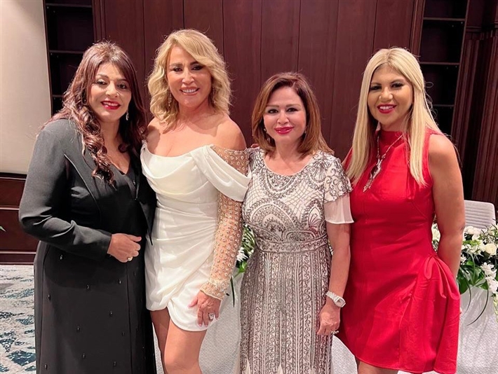 يسرا وحسين فهمي وإلهام شاهين ودينا من بينهم النجوم في عقد قران إيناس الدغيدي