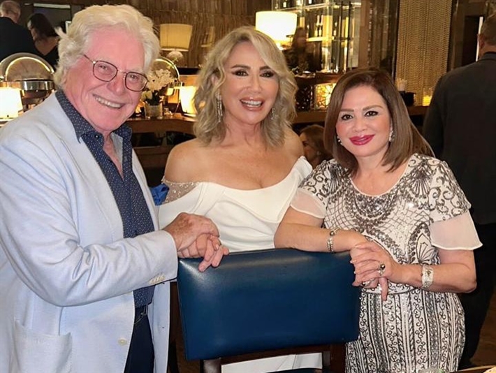 يسرا وحسين فهمي وإلهام شاهين ودينا من بينهم النجوم في عقد قران إيناس الدغيدي