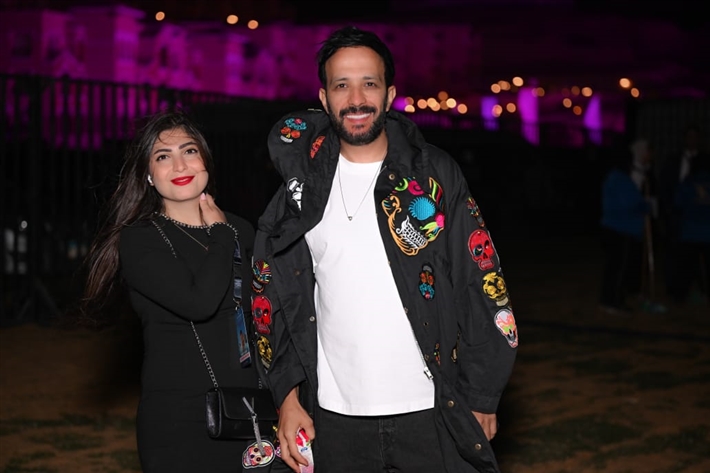 بحضور هيدي كرم ورانيا منصور... تامر حسني وعفروتو واحمد عصام في حفل كامل العدد ببورتو السخنة