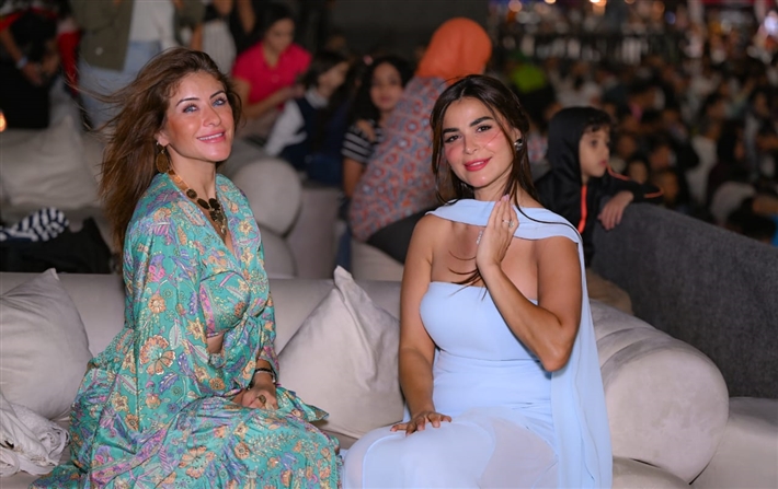 بحضور هيدي كرم ورانيا منصور... تامر حسني وعفروتو واحمد عصام في حفل كامل العدد ببورتو السخنة