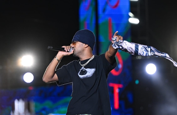 بحضور هيدي كرم ورانيا منصور... تامر حسني وعفروتو واحمد عصام في حفل كامل العدد ببورتو السخنة