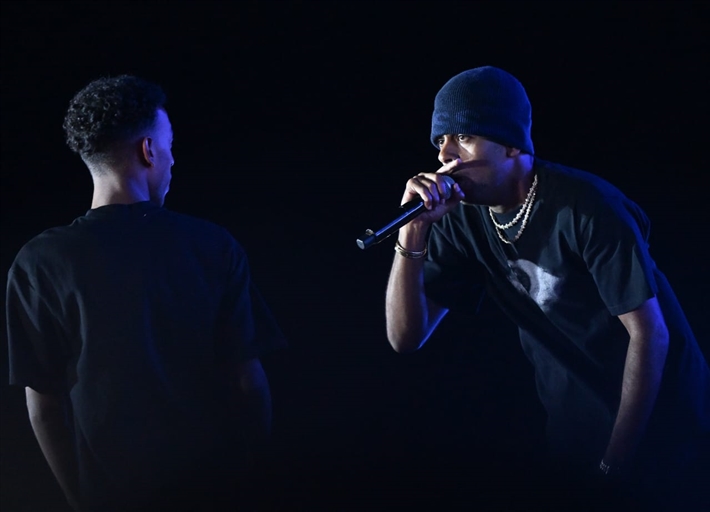 بحضور هيدي كرم ورانيا منصور... تامر حسني وعفروتو واحمد عصام في حفل كامل العدد ببورتو السخنة