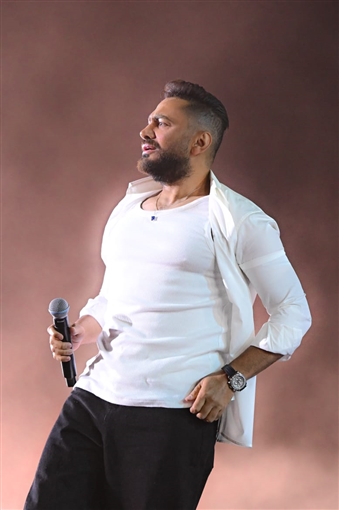 بحضور هيدي كرم ورانيا منصور... تامر حسني وعفروتو واحمد عصام في حفل كامل العدد ببورتو السخنة