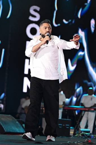 بحضور هيدي كرم ورانيا منصور... تامر حسني وعفروتو واحمد عصام في حفل كامل العدد ببورتو السخنة