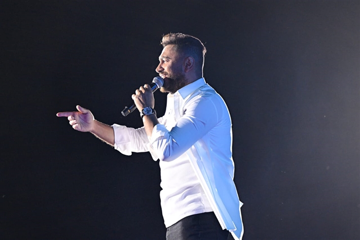 بحضور هيدي كرم ورانيا منصور... تامر حسني وعفروتو واحمد عصام في حفل كامل العدد ببورتو السخنة