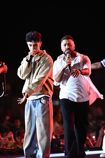 بحضور هيدي كرم ورانيا منصور... تامر حسني وعفروتو واحمد عصام في حفل كامل العدد ببورتو السخنة