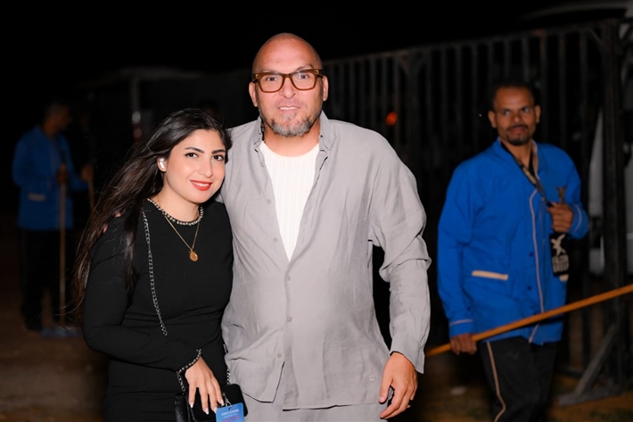 بحضور هيدي كرم ورانيا منصور... تامر حسني وعفروتو واحمد عصام في حفل كامل العدد ببورتو السخنة