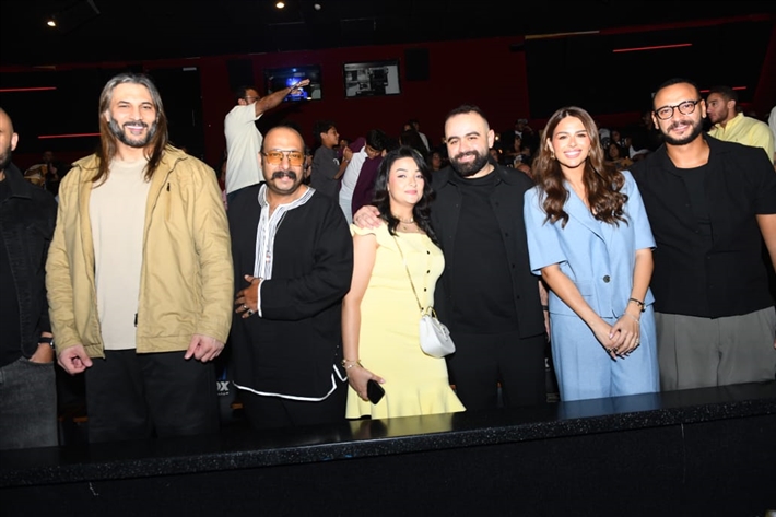 أمير كرارة وأحمد خالد صالح وجنات يساندون هنادي مهنا وأحمد صلاح حسني في عرض أوسكار عودة الماموث 